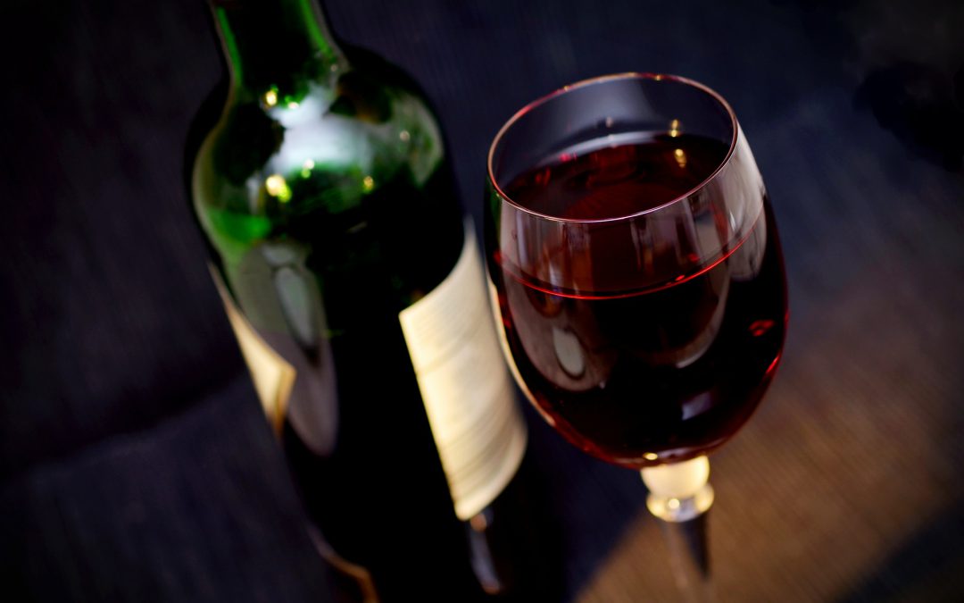 Γιατί το κόκκινο κρασί προστατεύει την καρδιά: ρεσβερατρόλη, πολυφαινόλες, φλαβονοειδή